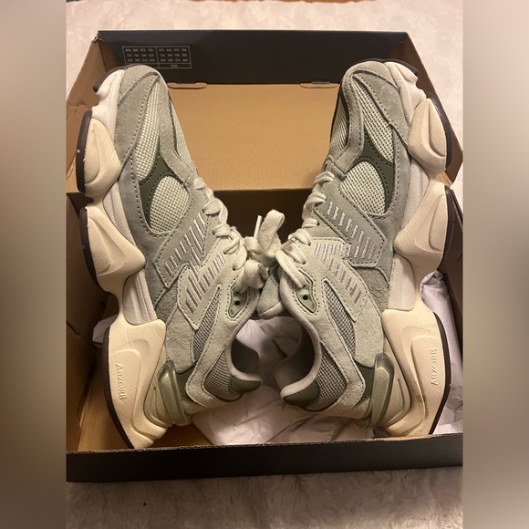 New Balance 9060 Sneakers in Green - Picture 2 of 7